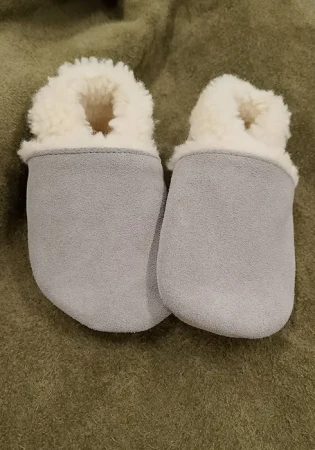 Zimowe bambosze zamszowe WINTER BAREFOOT SZARE z futerkiem i podeszwą kauczukową
