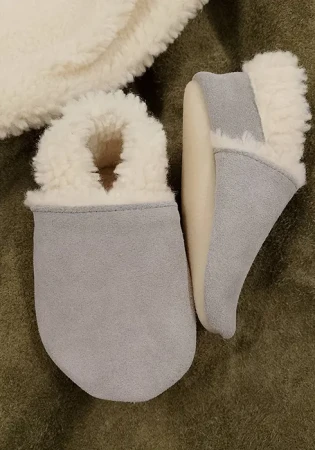 Zimowe bambosze zamszowe WINTER BAREFOOT SZARE z futerkiem i podeszwą kauczukową