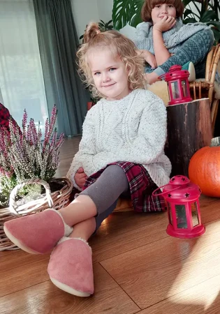 Zimowe bambosze zamszowe WINTER BAREFOOT RÓŻOWE  z futerkiem i podeszwą kauczukową