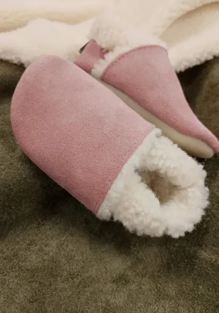 Zimowe bambosze zamszowe WINTER BAREFOOT RÓŻOWE  z futerkiem i podeszwą kauczukową