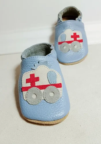 Przejdź do produktu Kapcie dziecięce  Barefoot SOFT z zamszową podeszwą KARETKA błękitne niebieskie