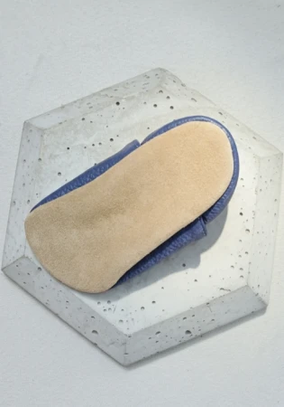 barefoot ze skóry naturalnej marki funky-monkey z płaską podeszwą  zamszową