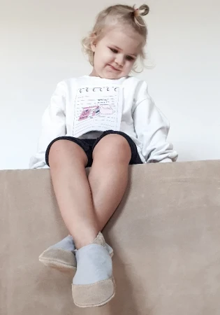 Gładkie minimalistyczne bawełniane kapcie barefoot z kauczukową podeszwą