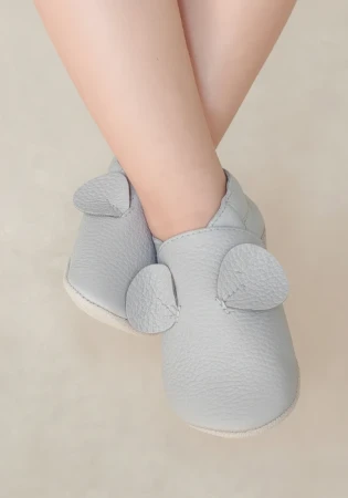 Kapcie barefoot z włoskiej skóry z kauczukową podeszwą marki funky-monkey
