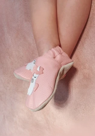 Marka funky-monkey barefoot ze skóry naturalnej w kolorze róż różanym  z zamszową podeszwą.