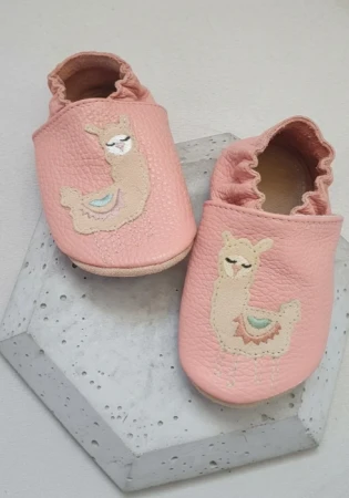 Marka funky-monkey barefoot ze skóry naturalnej w kolorze róż różanym  z kauczukową antypoślizgową podeszwą.