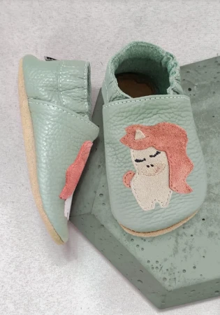 Kapcie barefoot z włoskiej skóry z zamszową podeszwą marki funky-monkey