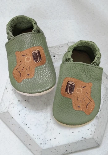 Przejdź do produktu Kapcie dziecięce Barefoot SOFT z miękką podeszwą - KAPIBARA zieleń khaki