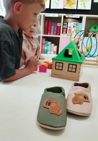 Kapcie barefoot z włoskiej skóry z zamszową podeszwą marki funky-monkey