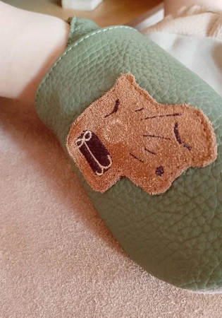 Kapcie barefoot z włoskiej skóry z zamszową podeszwą marki funky-monkey