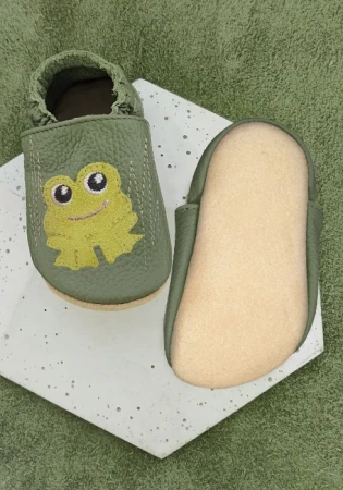 Kapcie barefoot z włoskiej skóry z kauczukową podeszwą marki funky-monkey
