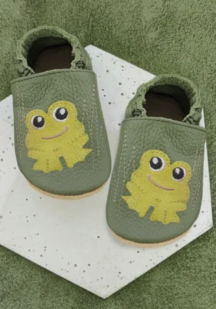 Kapcie barefoot z włoskiej skóry z kauczukową podeszwą marki funky-monkey