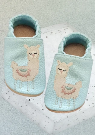 Kapcie barefoot z włoskiej skóry z kauczukową podeszwą marki funky-monkey