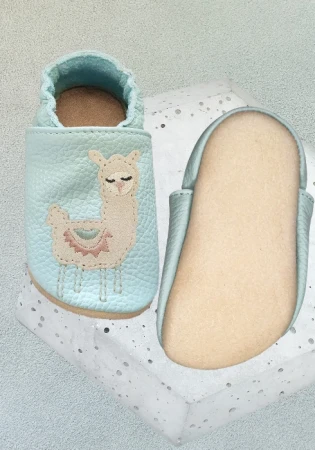 Kapcie barefoot z włoskiej skóry z kauczukową podeszwą marki funky-monkey