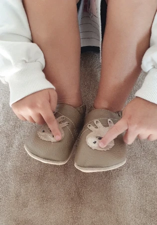 Marka funky monkey Kapcie barefoot z włoskiej skóry z zamszową podeszwą