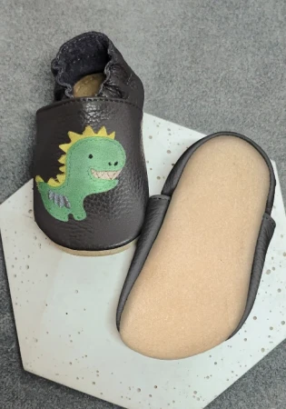 Kapcie barefoot z włoskiej skóry z kauczukową podeszwą marki funky-monkey