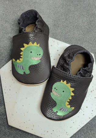 Kapcie barefoot z włoskiej skóry z kauczukową podeszwą marki funky-monkey