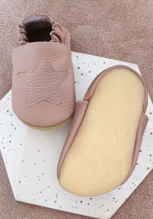 Marka funky-monkey barefoot ze skóry naturalnej w kolorze  kwarcu, brudny róż z kauczukową antypoślizgową podeszwą.