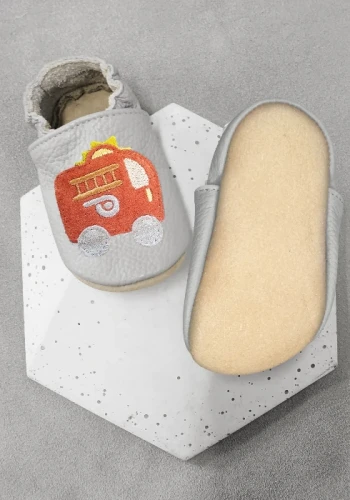 Przejdź do produktu Kapcie dziecięce Barefoot PRO antypoślizgowe STRAŻ pożarna SZARE