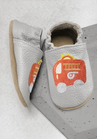 Kapcie barefoot z włoskiej skóry z zamszową podeszwą marki funky-monkey