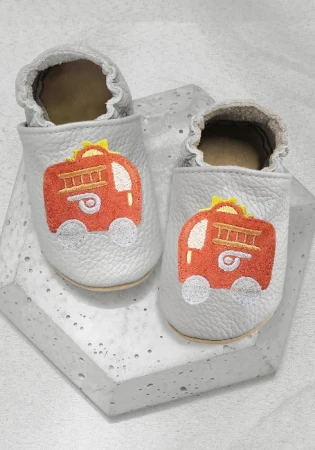 Kapcie barefoot z włoskiej skóry z zamszową podeszwą marki funky-monkey