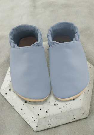 kapcie barefoot z gładkiej włoskiej skóry w kolorze niebieskim z kauczukową podeszwą