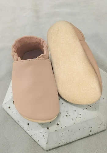 Przejdź do produktu kapcie dla dzieci Barefoot PRO BEŻOWE z gładkiej włoskiej skóry z kauczukową podeszwą