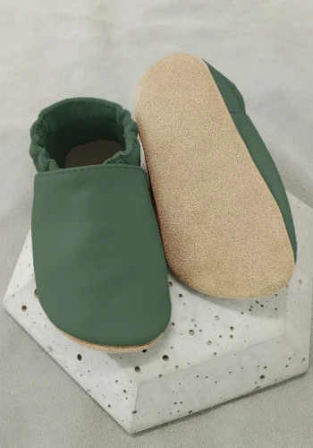 Przejdź do produktu  kapcie dla dzieci Barefoot SOFT ZIELONE z gładkiej włoskiej skóry z zamszową podeszwą