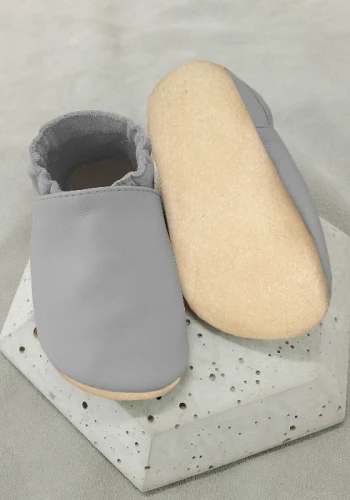 Przejdź do produktu kapcie dla dzieci Barefoot PRO SZARE z gładkiej włoskiej skóry z kauczukową podeszwą