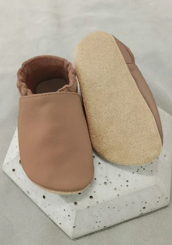 Przejdź do produktu kapcie dla dzieci Barefoot SOFT BRĄZOWE z gładkiej włoskiej skóry z zamszową podeszwą