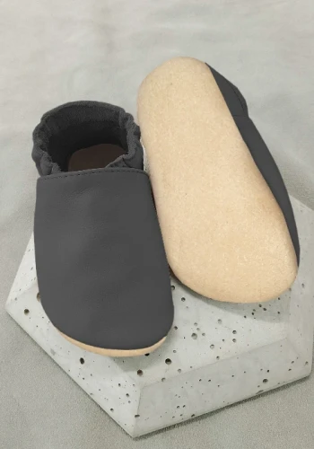 Przejdź do produktu kapcie dla dzieci Barefoot PRO CZARNE z gładkiej włoskiej skóry z kauczukową podeszwą