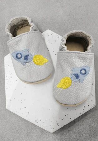 Kapcie barefoot z włoskiej skóry z kauczukową podeszwą marki funky-monkey