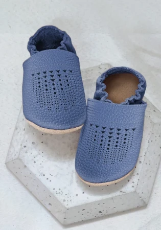 Funky-Monkey barefoot ze skóry naturalnej w kolorze granatowym z zamszową podeszwą zero drop idealne do żłobka i przedszkola, lekkie i oddychające, perforowane sandałki