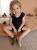 Śliczne kapcie barefoot z włoskiej skóry z oddychającą, zamszową podeszwą w kolorze khaki zielonym w motywem modnej kapibary. Piękne i lekkie. Propozycja na pierwsze buciki. Super do żłobka i przedszkola, Buciki oddychające na potliwe stópki.
