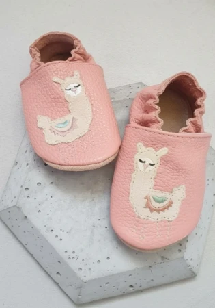 Marka funky-monkey barefoot ze skóry naturalnej w kolorze róż różanym  z kauczukową antypoślizgową podeszwą.