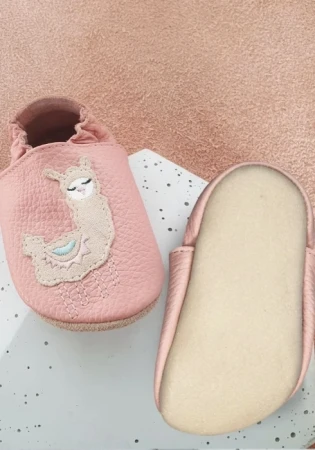 Marka funky-monkey barefoot ze skóry naturalnej w kolorze róż różanym  z kauczukową antypoślizgową podeszwą.