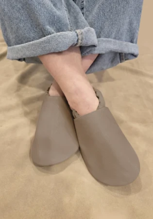 Funky-Monkey Barefoot Adult PRO – antypoślizgowe kapcie, ze skóry naturalnej, z kauczową podeszwą w rozmiarach dla dorosłych
