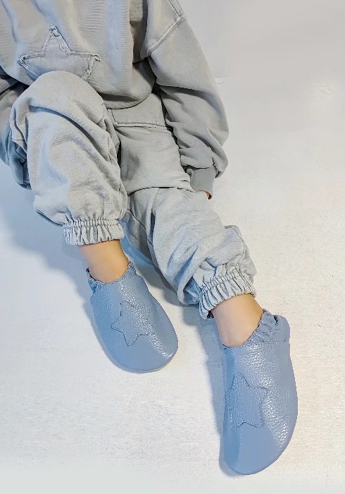 Kapcie barefoot z włoskiej skóry z zamszową podeszwą marki funky-monkey