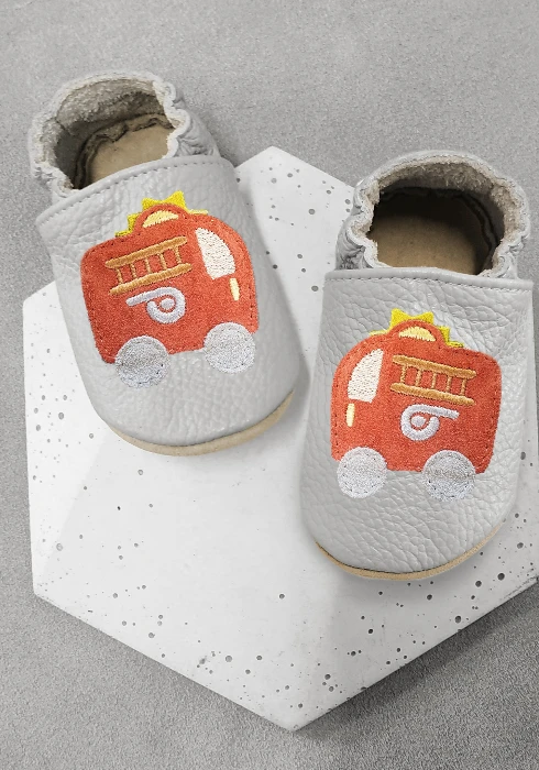 Kapcie barefoot z włoskiej skóry z kauczukową podeszwą marki funky-monkey