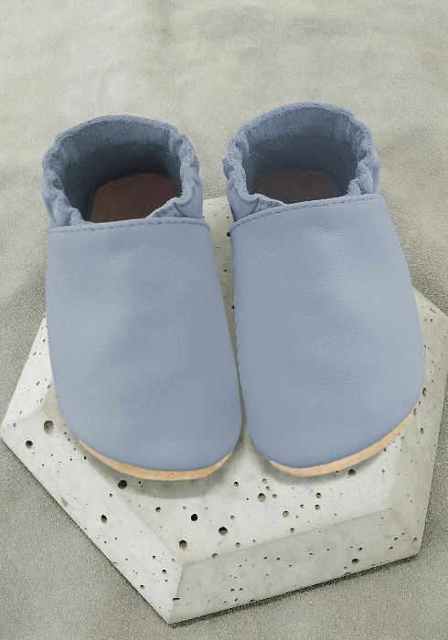 kapcie barefoot z gładkiej włoskiej skóry w kolorze niebieskim z kauczukową podeszwą