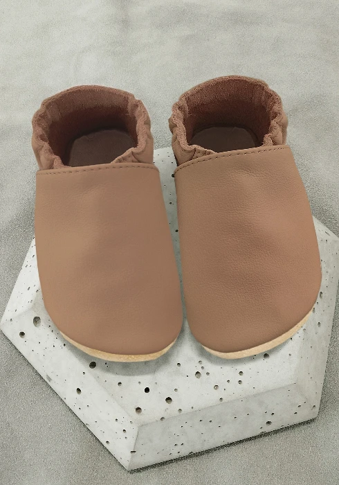 Marka funky-monkey barefoot ze skóry naturalnej w kolorze  brązu z kauczukową antypoślizgową podeszwą.