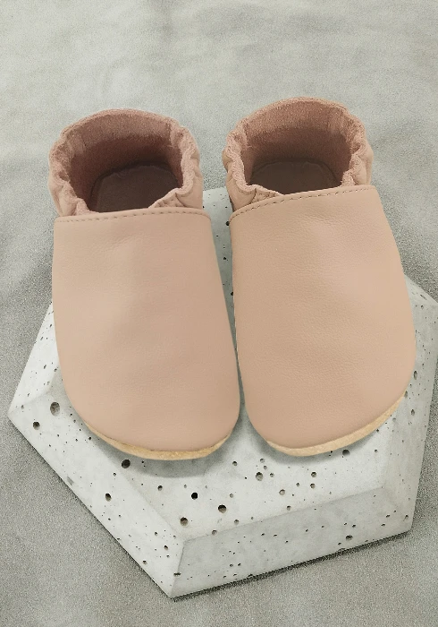 Piaskowe beżowe kapcie barefoot z włoskiej skóry z kauczukową antypoślizgowa podeszwą