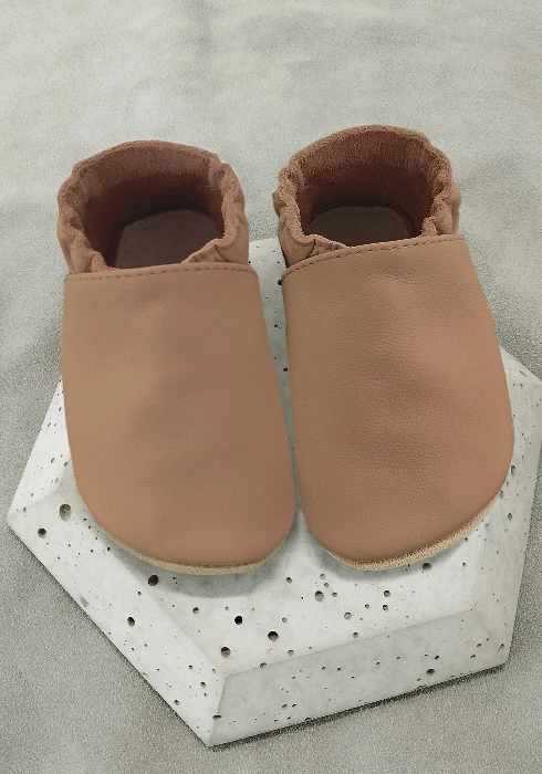 Funky-Monkey barefoot ze skóry naturalnej w kolorze brązowym z zamszową podeszwą.