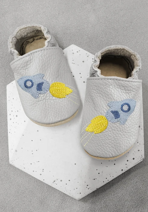 Kapcie barefoot z włoskiej skóry z kauczukową podeszwą marki funky-monkey