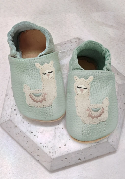 Kapcie barefoot z włoskiej skóry z kauczukową podeszwą marki funky-monkey