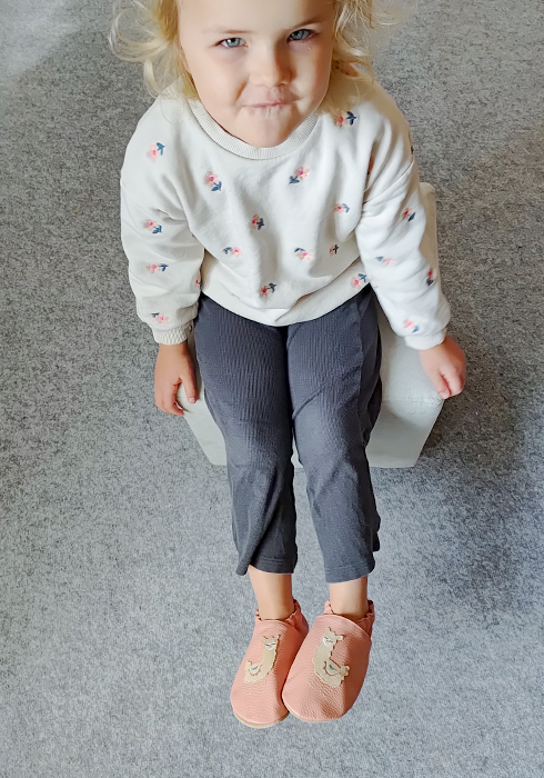 Marka funky-monkey barefoot ze skóry naturalnej w kolorze róż różanym  z kauczukową antypoślizgową podeszwą.